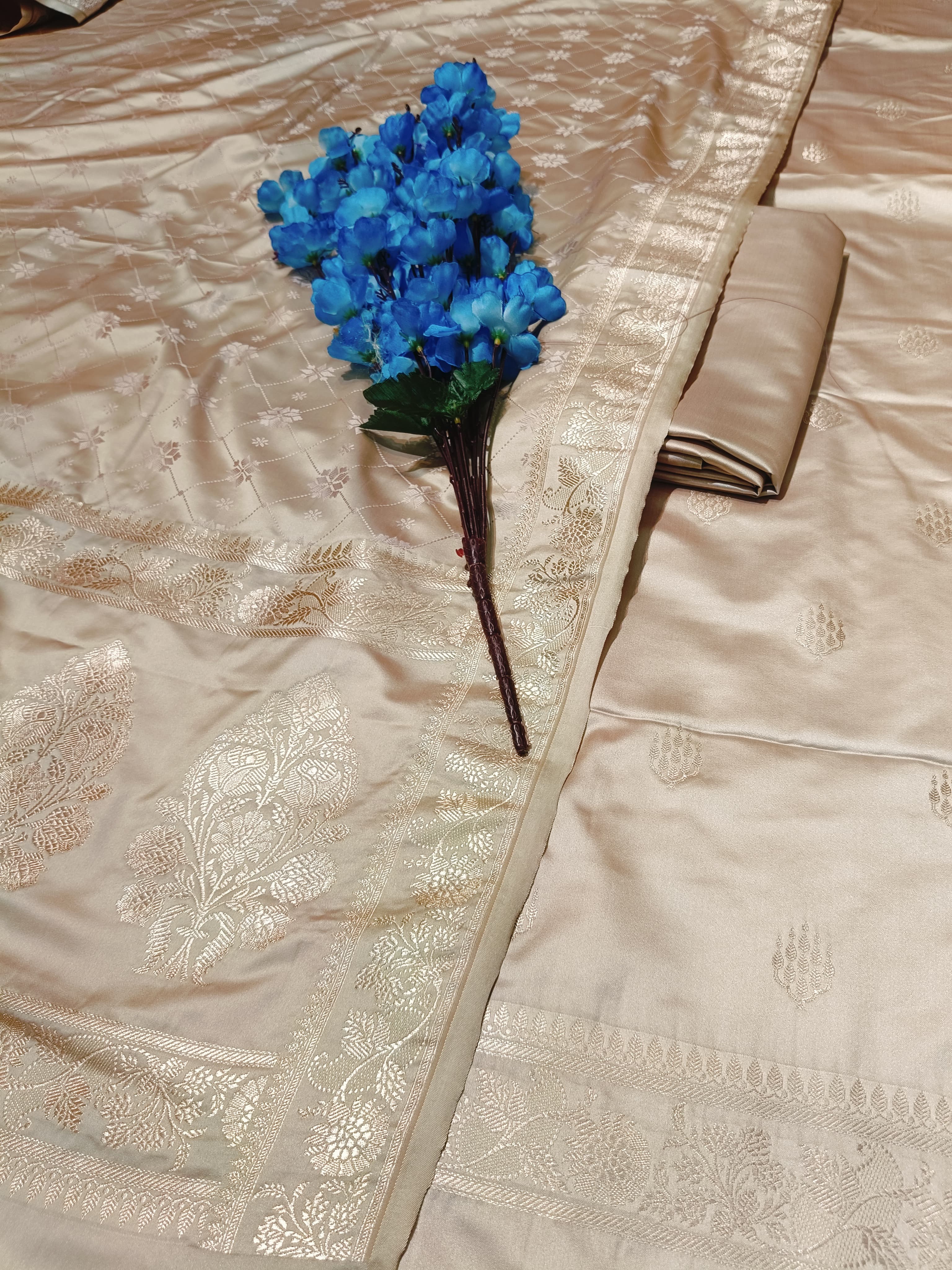 Banarasi Mashru Silk Creem Suit