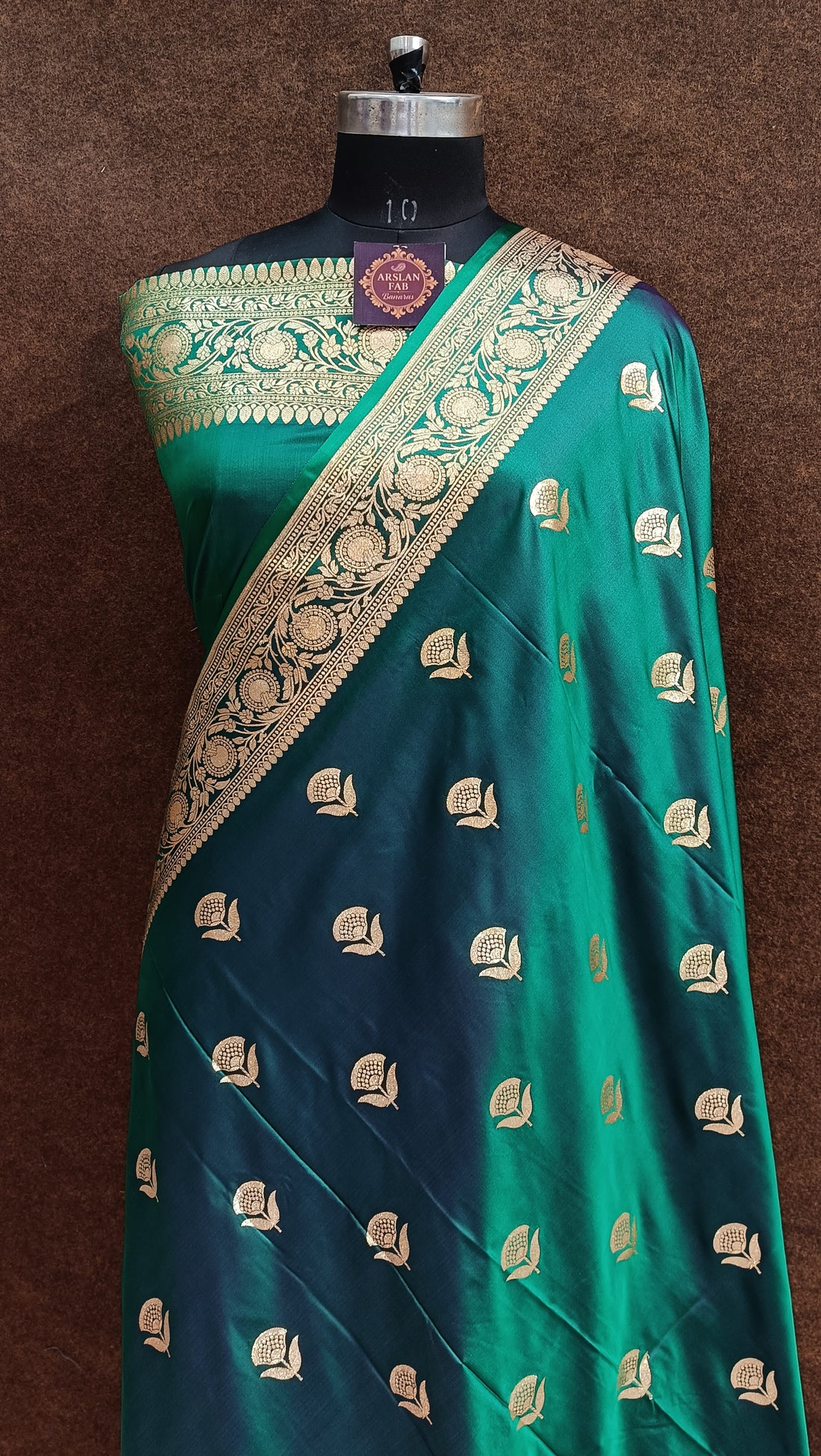 Banarasi  Safaya Colur Gold Zari Saree