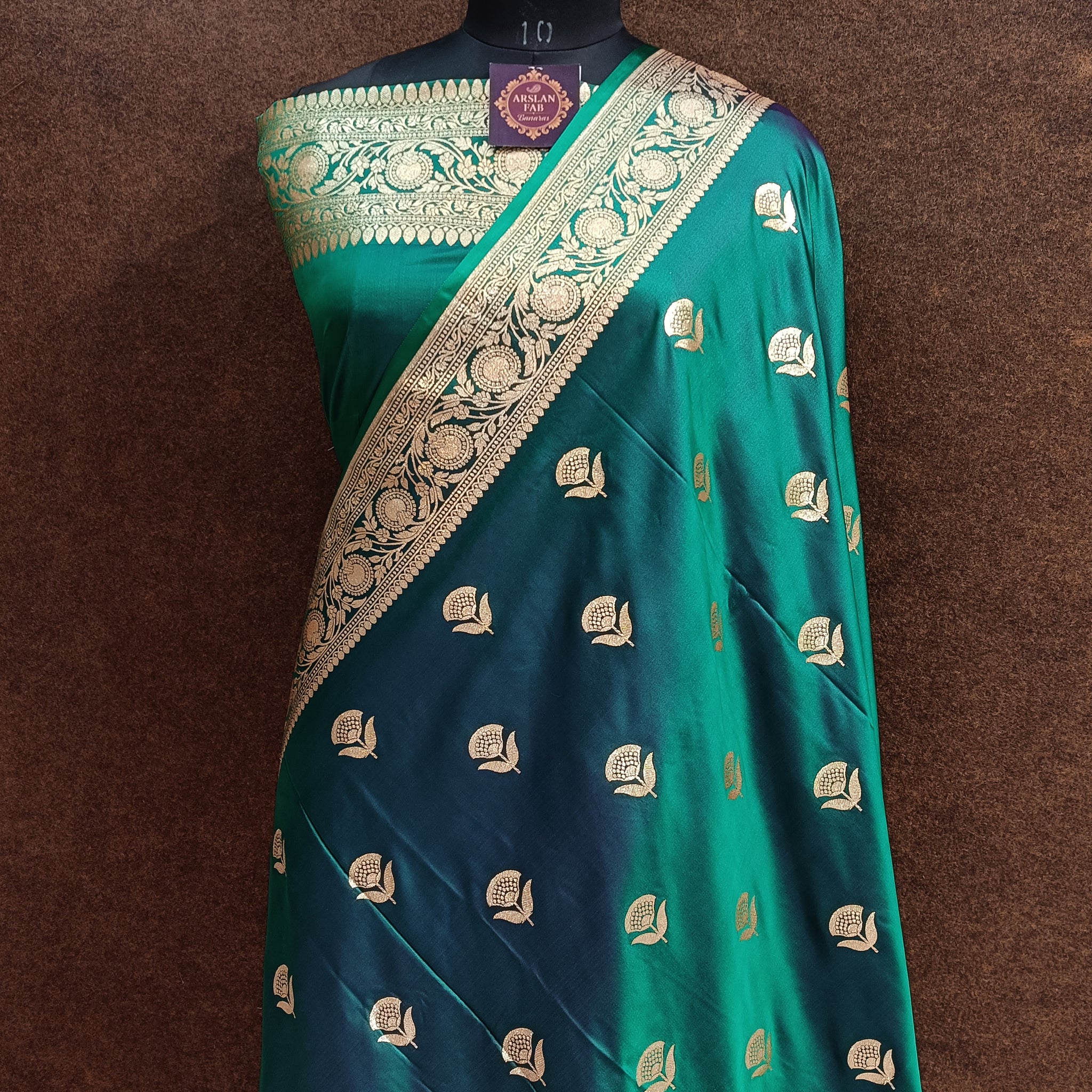 Banarasi  Safaya Colur Gold Zari Saree