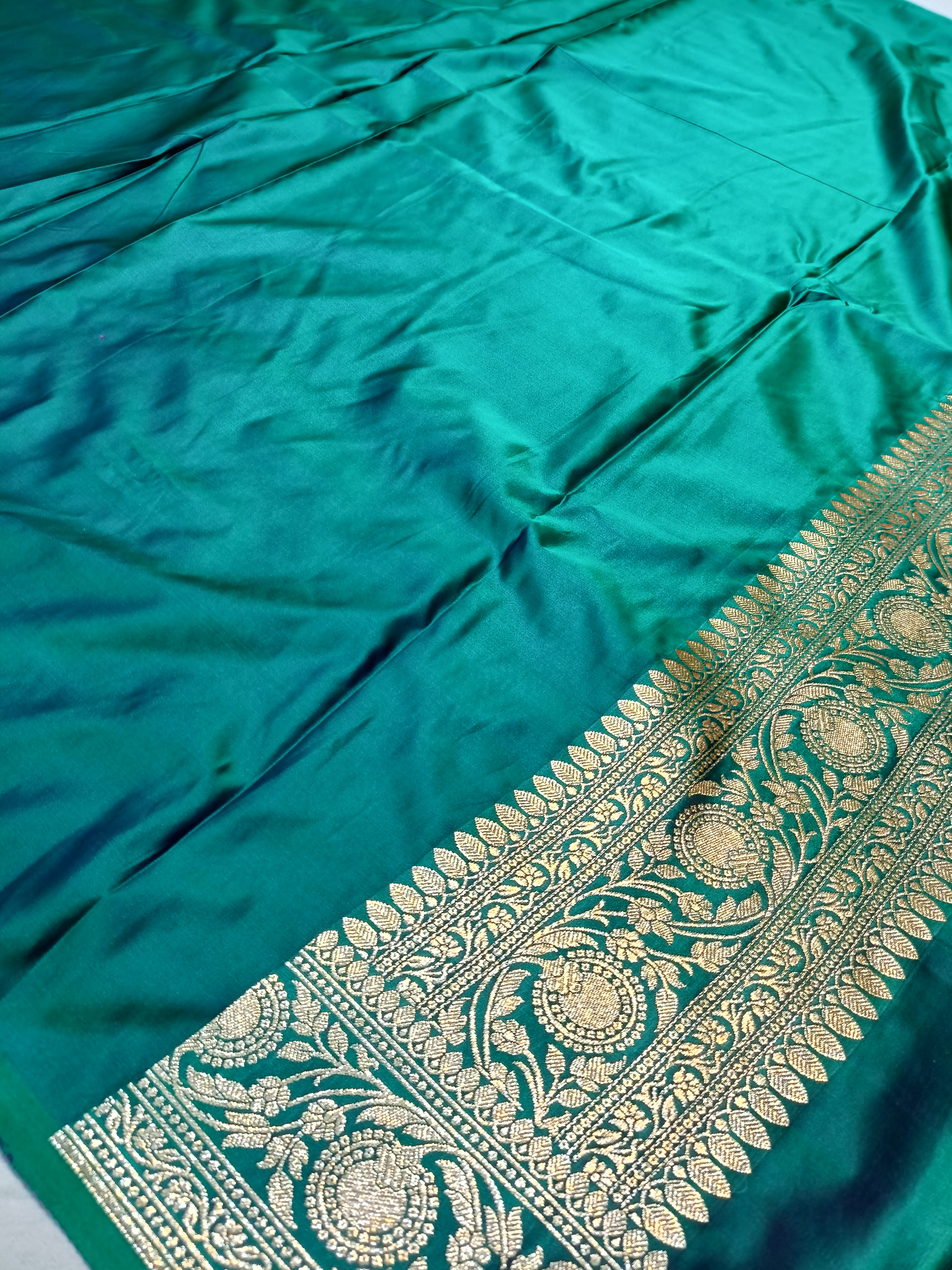 Banarasi  Safaya Colur Gold Zari Saree